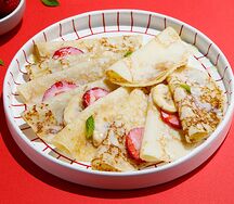 Банановое солнце из блинов