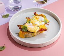 Яйцо Бенедикт с беконом