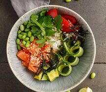 Поке с лососем и манго