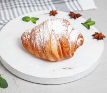 Круассан с вареной сгущенкой