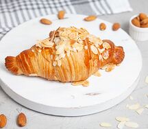 Круассан классический с миндальным кремом