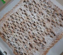 Пирог с яблоком и грецким орехом