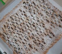 Пирог с черносливом и грецким орехом
