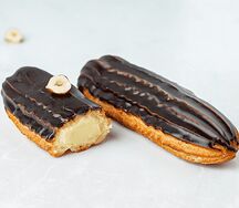 Эклеры с заварным кремом и шоколадной глазурью