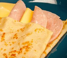 Блин с ветчиной и сыром