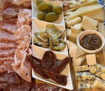 Большая тарелка закусок