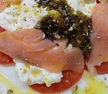 Салат Буррата и сальмоне