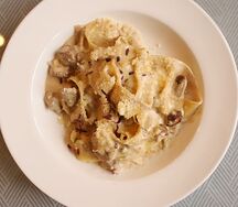 Папарделле с кроликом и белыми грибами