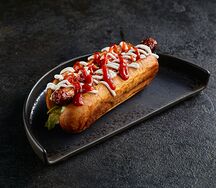 Дог с соусом карри