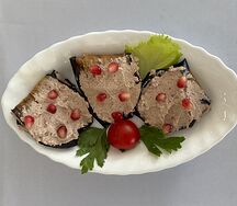 Баклажаны, фаршированные грецким орехом и специями
