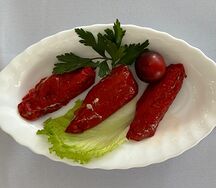 Перец болгарский, фаршированный с грецким орехом и специями