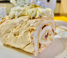 Меренговый рулет Фисташка с малиной