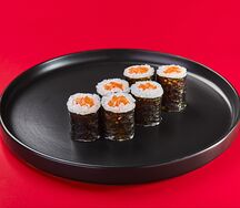 Маки с лососем