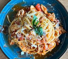 Паста с курицей и грибами