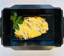 Свиная вырезка с грибами и сыром