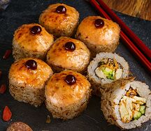 Запеченный с мидиями в кунжуте