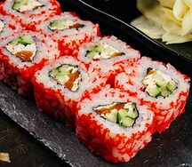 Ролл с крабом и лососем