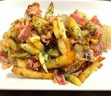 Картофель, жаренный с беконом