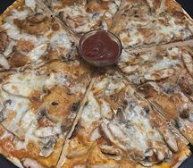 Пицца с курицей и грибами
