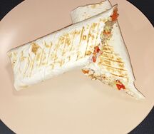Шаурма куриная в белом лаваше