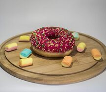 Донат с клубничным вкусом