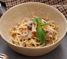 Паста с беконом и грибами
