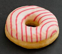 Пончик с малиново-сливочной начинкой