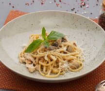 Паста с цыпленком и грибами