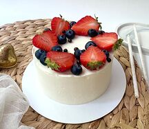 Бенто-торт со свежими ягодами 