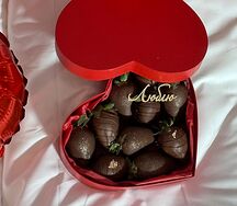 Клубника в шоколаде Любовь