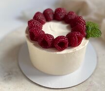 Бенто-торт с малиной 