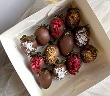 Клубника в молочном шоколаде Ассорти 