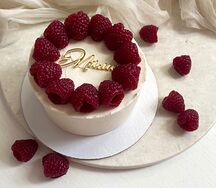 Бенто-торт с малиной маме