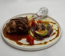 Баранья голень с соусом демиглас