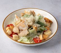 Салат Цезарь с курицей