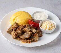 Мамалыга с токаной (cвинoй)