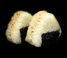 Онигири с копченой курицей