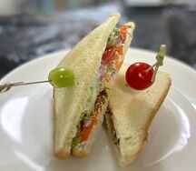 Сэндвич с красной рыбкой