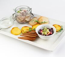 Сельдь с пряным картофелем