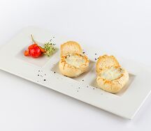 Жюльен в белой булочке