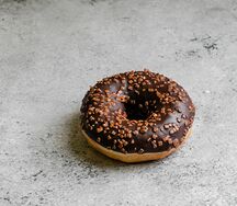 Донат шоколадный