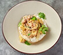 Куриные бёдра с ананасом на кокосовом соусе