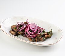 Грибочки маринованные с луком