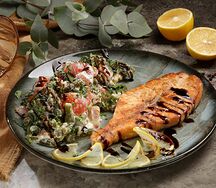 Семга со стручковой фасолью в сливочном соусе