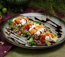 Салат из персиков гриль и телячьей вырезки