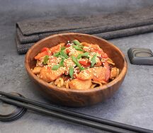 Wok с лососем