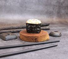 Гункан с крабом