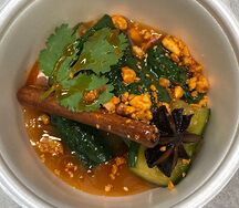 Битые огурцы с бульоном 