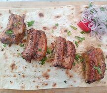 Свиное ребро и овощами
