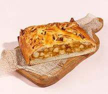 Пирог с яблоком и корицей